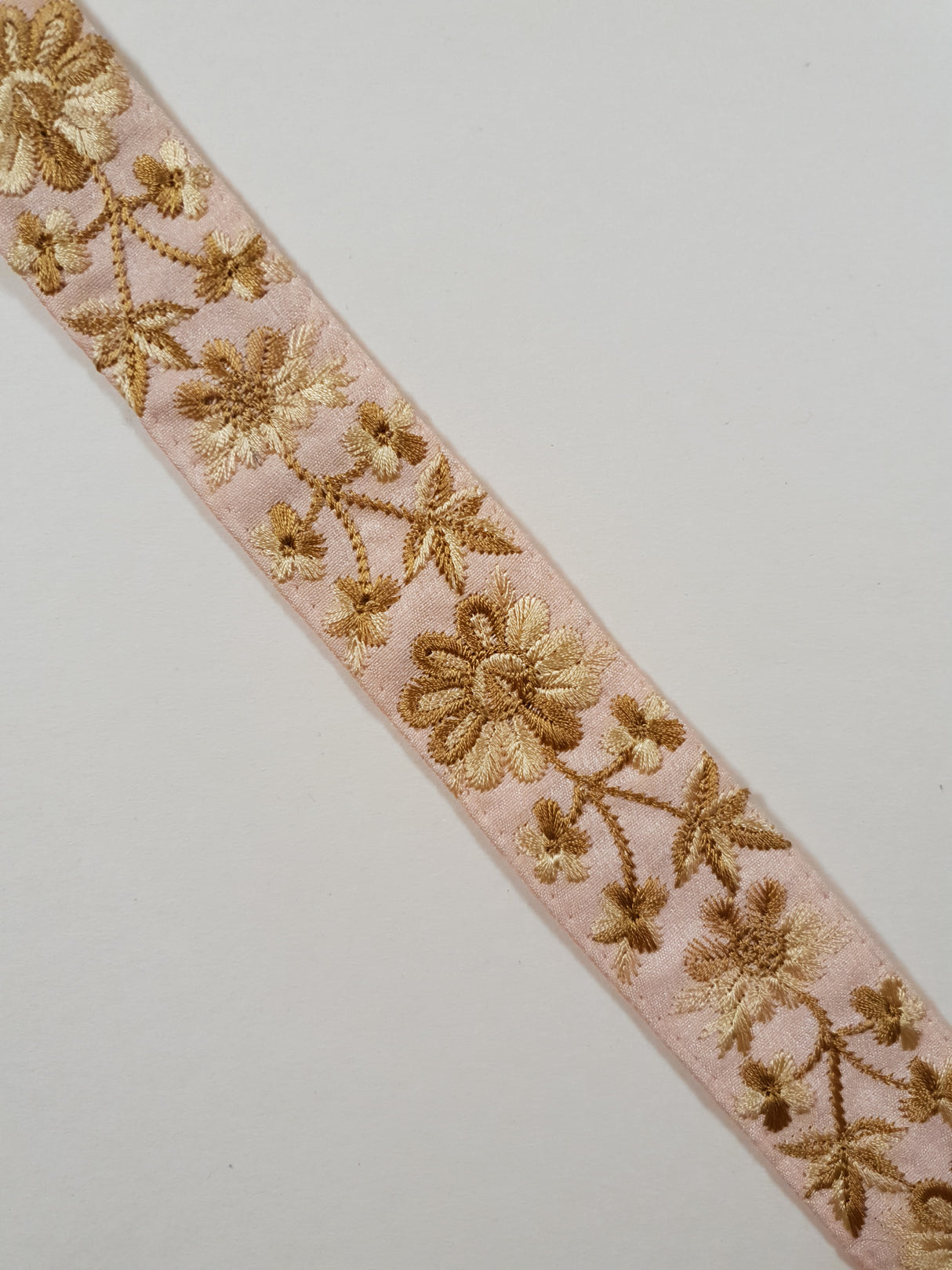 Embroidered Trim - 1 Meter - (ITR-1425)
