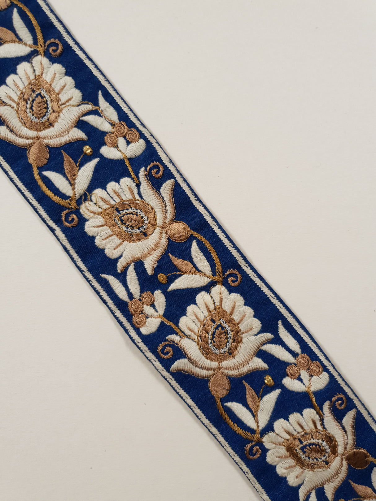 Embroidered Trim - 1 Meter - (ITR-1428)