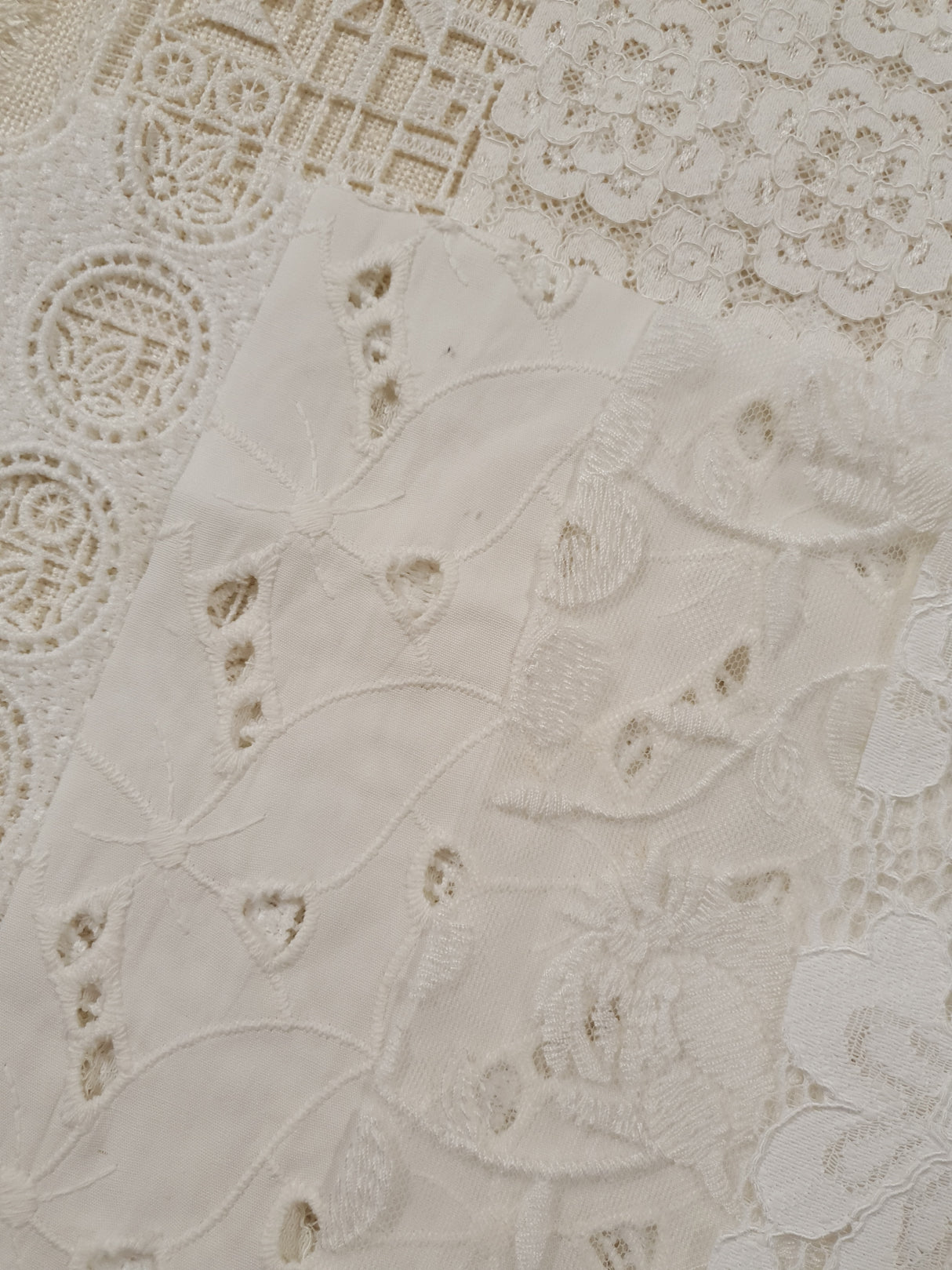 Assorted Lace Fabric Pack - LA