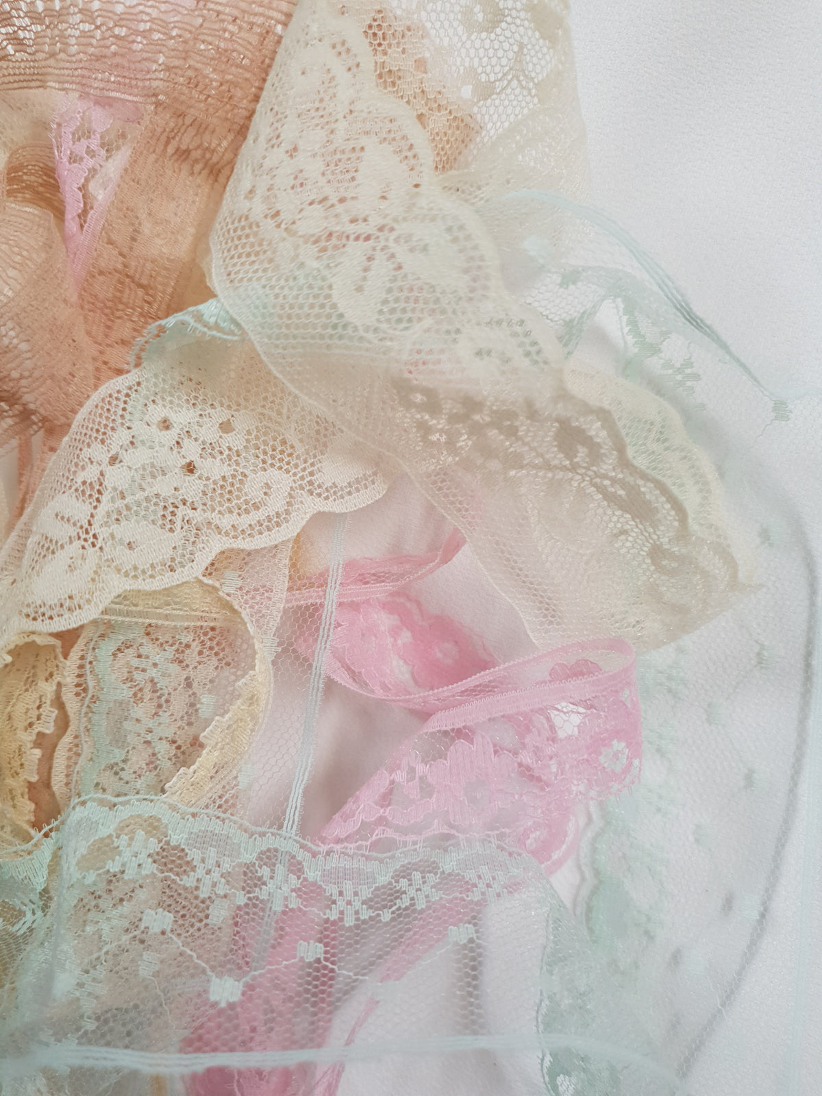 Assorted Lace Grab Bag - 5 Meters - (LP-7500-3) - Picked at Random