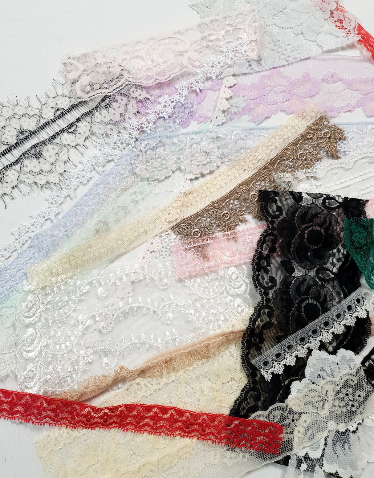 Motherloads Lace Snippets Pack - 25 Assorted Pieces