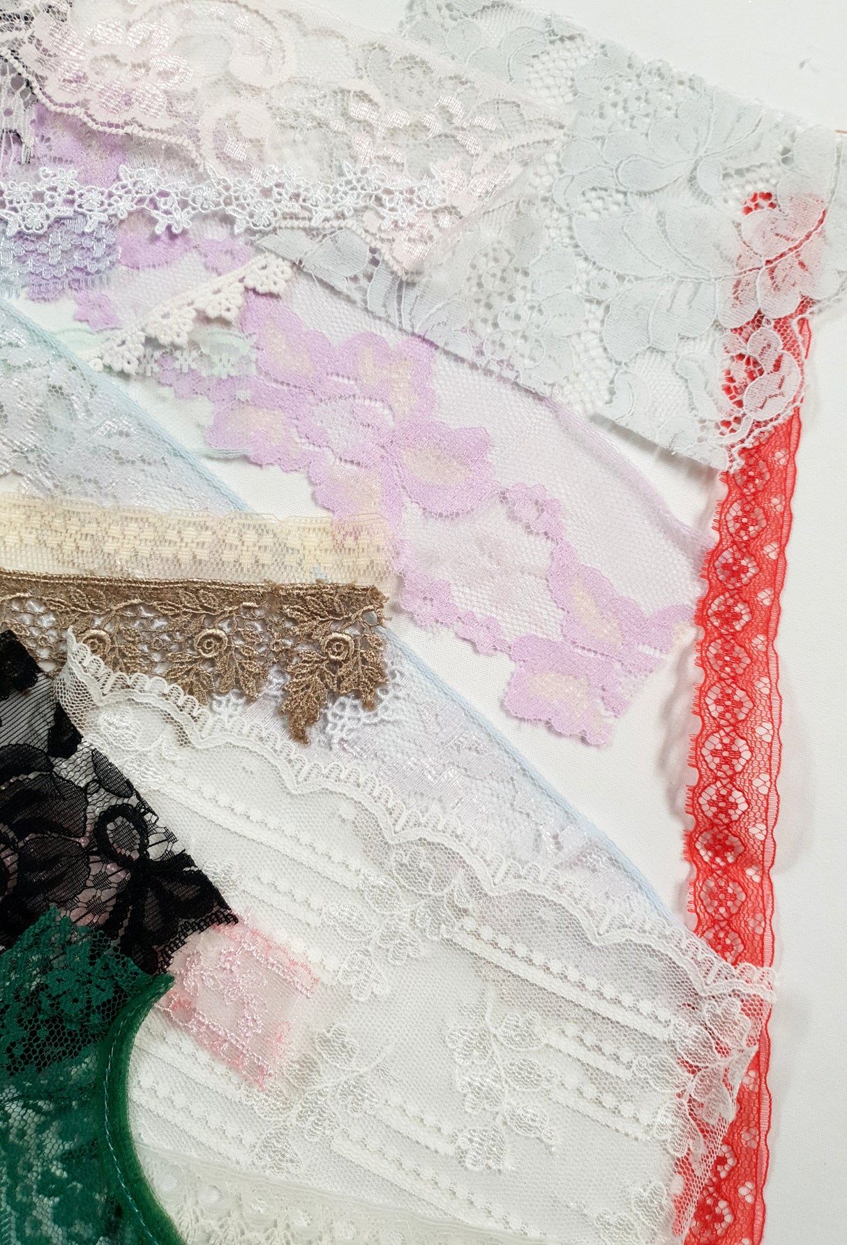 Motherloads Lace Snippets Pack - 25 Assorted Pieces