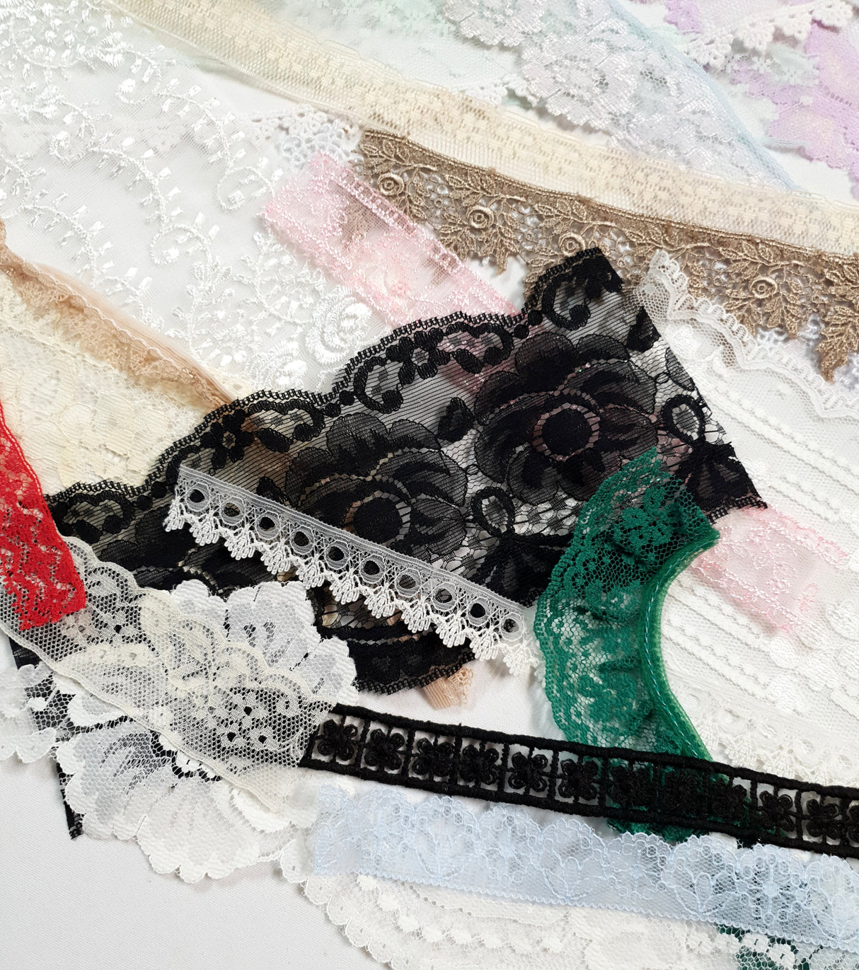 Motherloads Lace Snippets Pack - 25 Assorted Pieces