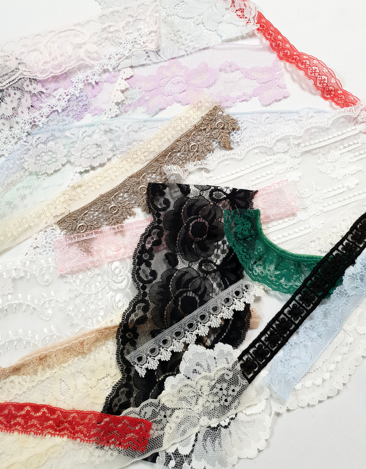 Motherloads Lace Snippets Pack - 25 Assorted Pieces