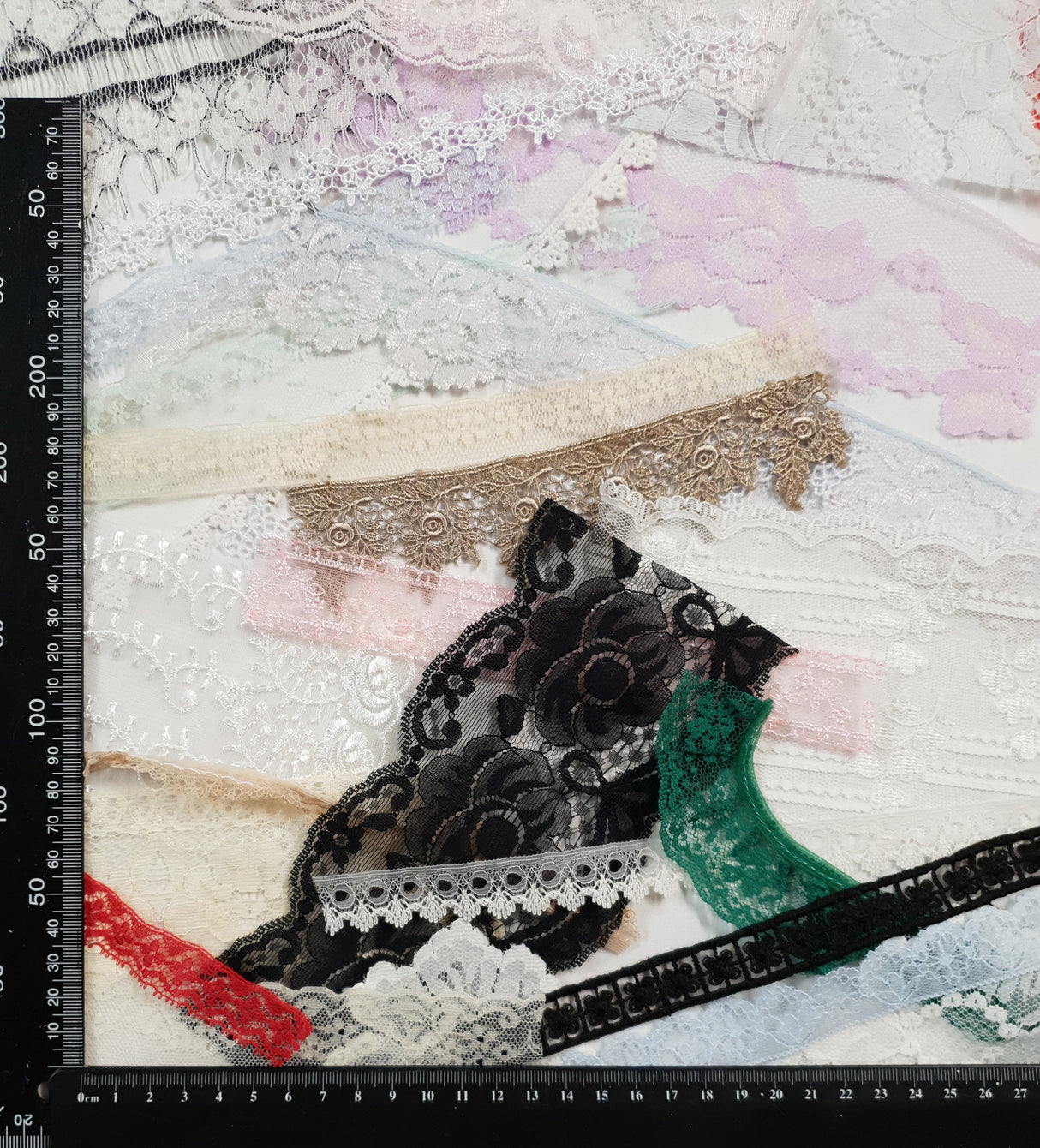 Motherloads Lace Snippets Pack - 25 Assorted Pieces