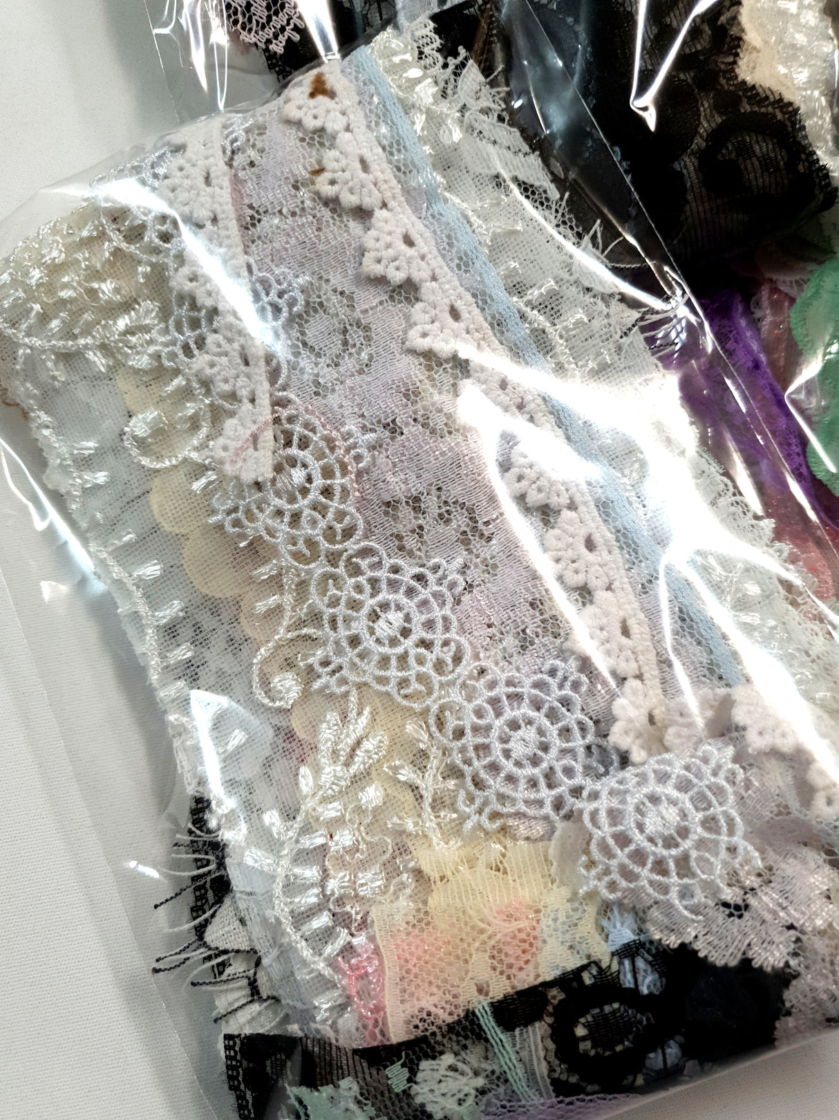Motherloads Lace Snippets Pack - 25 Assorted Pieces