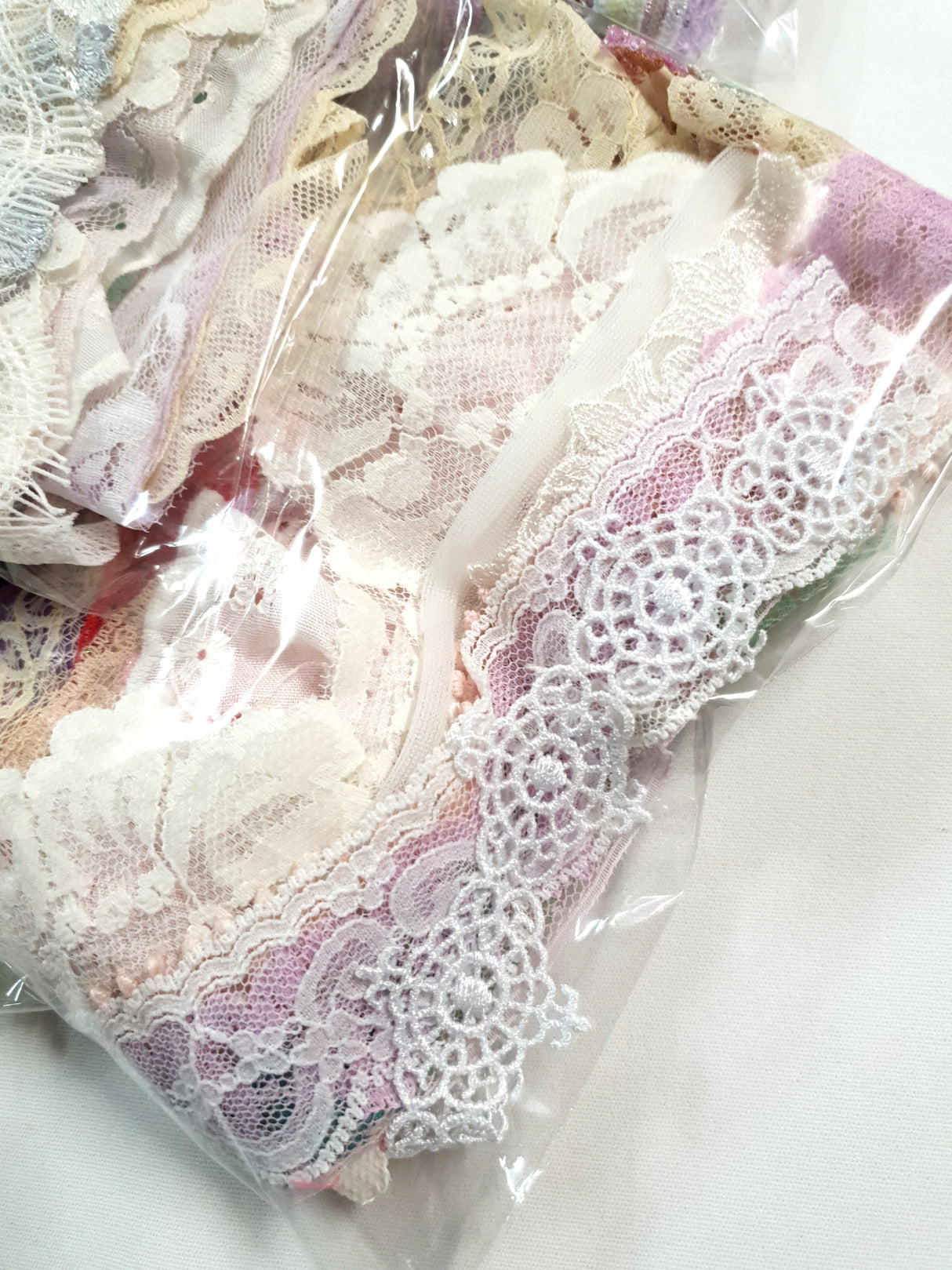 Motherloads Lace Snippets Pack - 25 Assorted Pieces