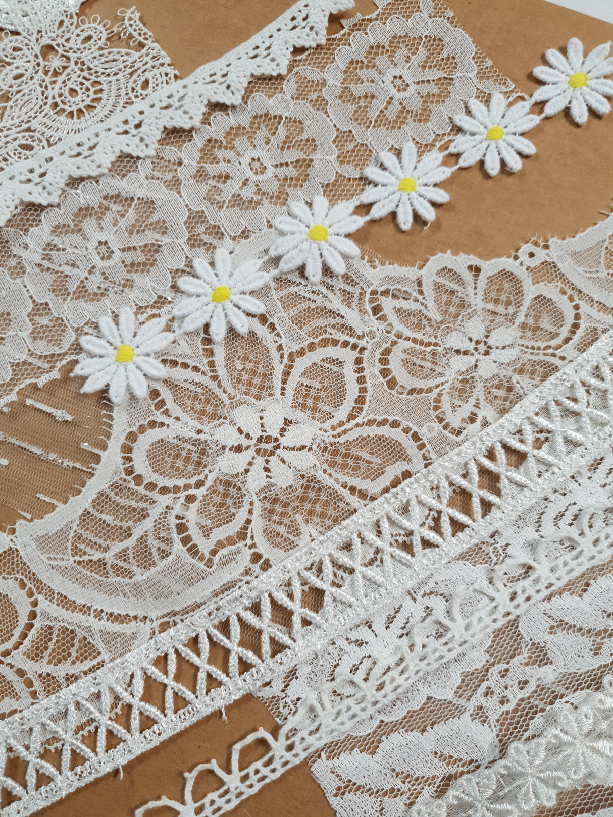 Motherloads Lace Snippets Pack - 4002